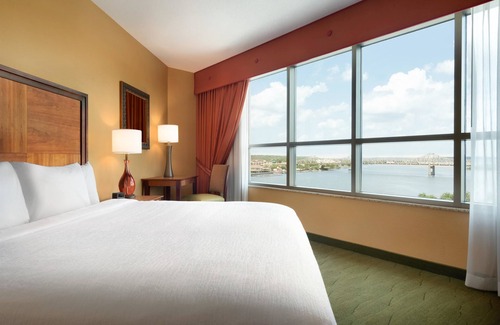 Peoria Hotel | Embassy Suites by Hilton E Peoria Riverfront Conf Center