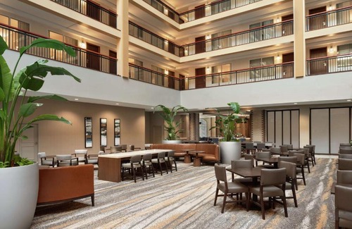 Independence Hotel | Embassy Suites by Hilton Cleveland Rockside