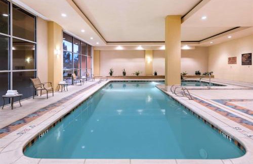 Albuquerque Hotel | Embassy Suites by Hilton Albuquerque