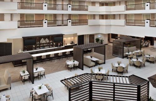 Village Hotel | Embassy Suites La Quinta Hotel & Spa