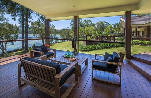 Emerald Beach Haus | EMERALD BEACH LAKE FRONT ESTATE