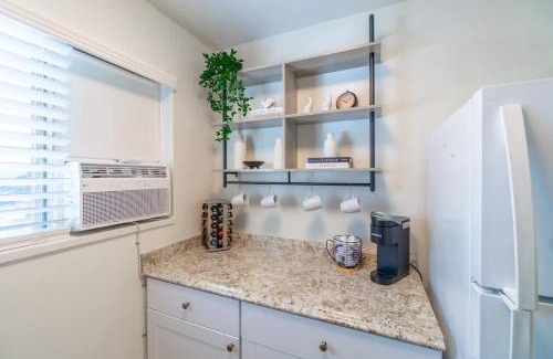 West University Haus | Emerald Escape - UNR & Pet Friendly