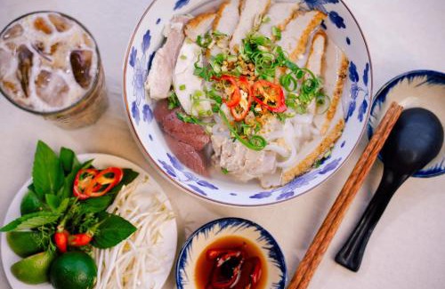 Ong Lang Hotel | Emerald Garden Retreat