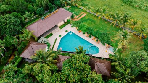 Ong Lang Hotel | Emerald Garden Retreat