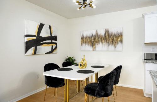 Winston - Salem Wohnung | Emerald Retreat - Central & Stylish - 2 BR/2 BA