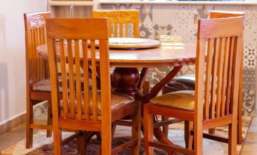 Central Province Wohnung | Emerald &Saphire