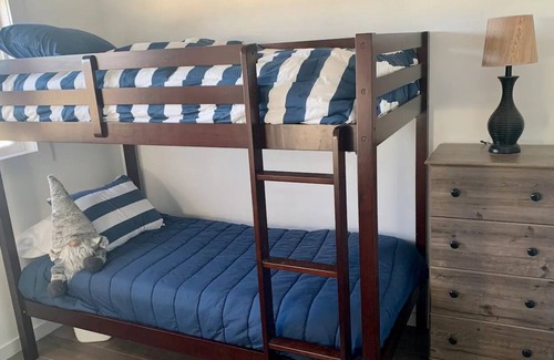 Freeland Haus | Emerson’s Place! Sleeps 12!