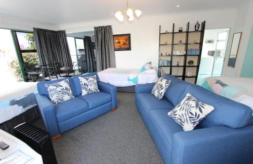 Taradale Hotel | EMotel Napier formally Greenmeadows on Gloucester