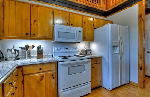 Ellijay Haus | Empress Tree Lodge - HotTub/Sauna/FirePit/Sleeps10