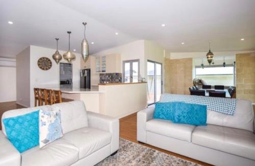 Emu Bay Haus | Emu Bay Bliss 'sweeping ocean views'