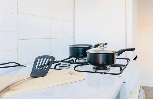 Broadheath Haus | EnbyR Haven, 4-min drive from MCR Airport&motorways