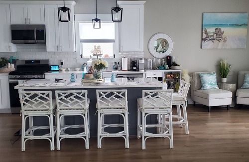 Mystic Island Haus | Enchanting Mystic Island Beach Home on picturesque lagoon near Jersey Shore.