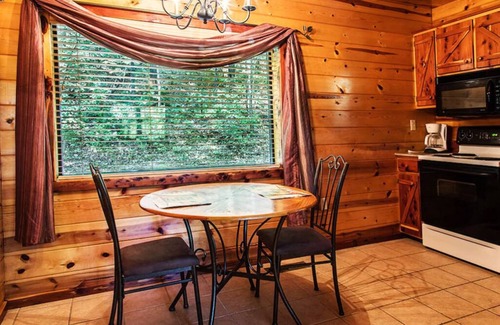 Eureka Springs Kabine | Hilltop Hideaway - Luxus-Hütte mit herrlichem Blick und Whirlpool für zwei Personen