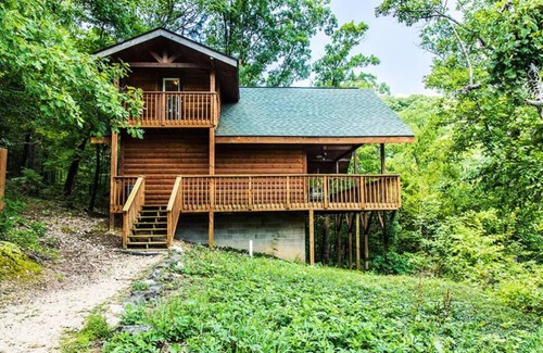 Eureka Springs Kabine | Hilltop Hideaway - Luxus-Hütte mit herrlichem Blick und Whirlpool für zwei Personen