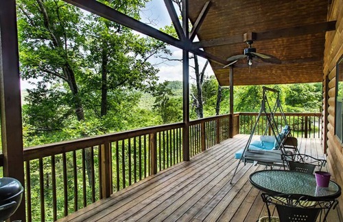 Eureka Springs Kabine | Hilltop Hideaway - Luxus-Hütte mit herrlichem Blick und Whirlpool für zwei Personen