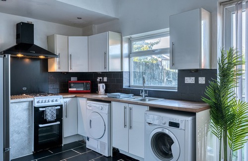 Manchester Haus | Enchanting 3-bedroom house in Manchester with cozy vibes