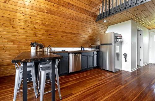Makanda Skihütte | Enchanting A-Frames with Hot-Tub Wonderful for Hiking in Makanda, Illinois