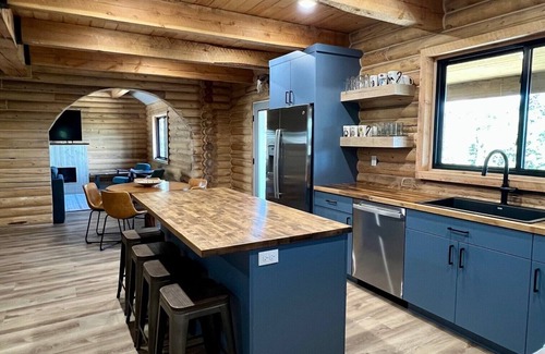 Beaver Kabine | Enchanting log cabin in Beaver near Eagle Point, sleeps 20+