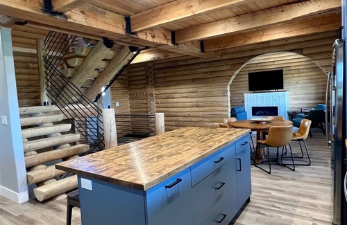 Beaver Kabine | Enchanting log cabin in Beaver near Eagle Point, sleeps 20+