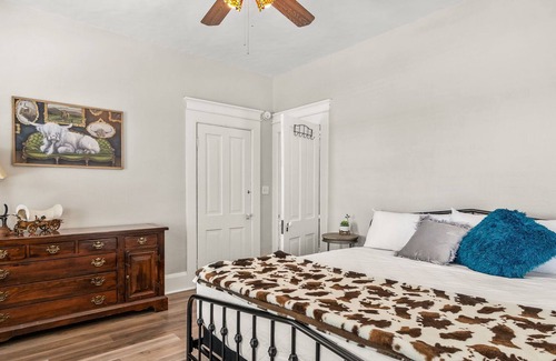 Raton Haus | Enchanting & Timeless | Welcome Pets & Families