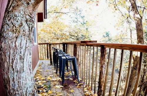 Stonewall Haus | Enchanting Tree House with a Slide on 200 Acres for a Family Adventure in Germantown, Kentucky