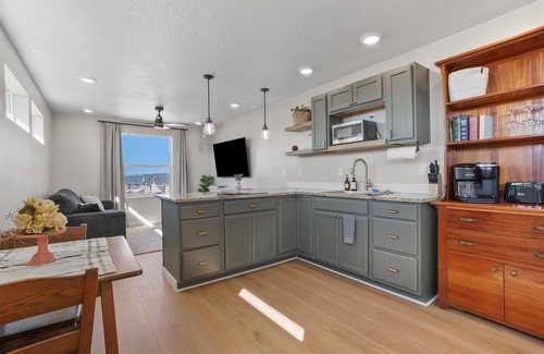 Caldwell Haus | Enclave - Private King 1 Bedroom Sleeps 4! Outdoor Patio View