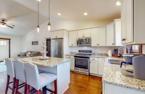 Sandpoint Haus | Enclosed Yard, Firepit, Grill - Downtown Sandpoint