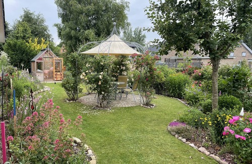 Hattstedt Wohnung | Beenden Sie den Tag, bei einem Glas Wein und genießen Sie den Sonnenuntergang.