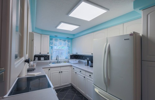 Largo Haus | Endless Summer Pool Vibes