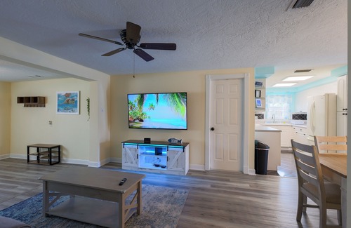 Largo Haus | Endless Summer Pool Vibes