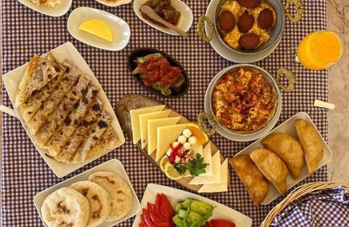 Cesme Skihütte | Enginar Çiçeği