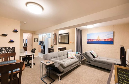 Trinidad Wohnung | English Basement Apt in a Classic DC Neighborhood