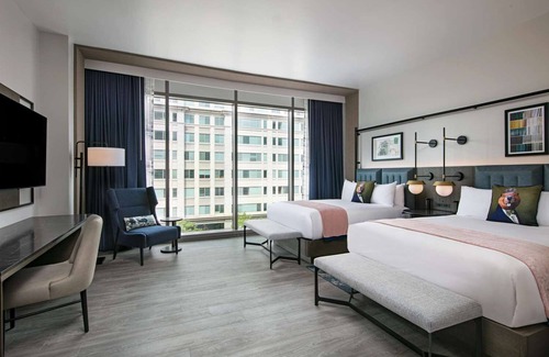 North Capitol Street Hotel | Enjoy a Hassle-Free Stay! 2 Contemporary Units, DC Landmark View, Pet-friendly!