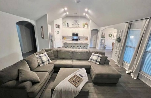 Broken Arrow Haus | Enjoy a relaxing stay with plenty of room for the whole family