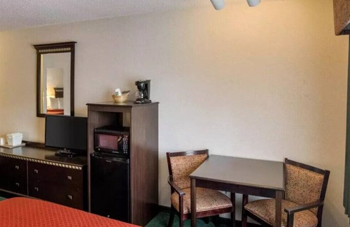 Coon Rapids Haus | Enjoy a Restful Stay with Family! Free Breakfast