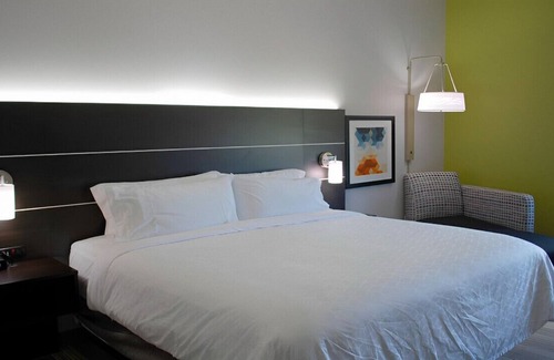 White Hall Haus | Enjoy a Romantic Staycation in an Elegant Haven