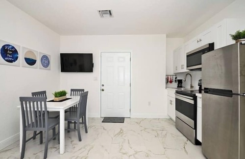 Poinsettia Heights Wohnung | Genießen Sie und entspannen Sie sich um Fort Lauderdale-Bereich !!