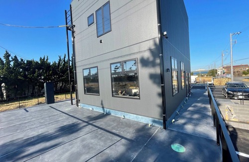 Kujukuri Haus | Enjoy BBQ on the terrace in front of the nature pa / Sambugun Chiba