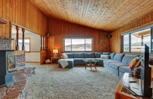 Granby Haus | Enjoy Deck and Mtn Views Grand Lake Retreat!