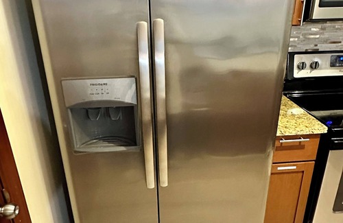 Moraine Haus | Enjoy Entire Townhome in the Heart of Suburbs