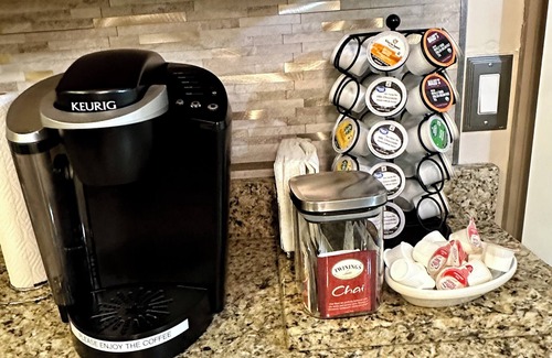 Moraine Haus | Enjoy Entire Townhome in the Heart of Suburbs