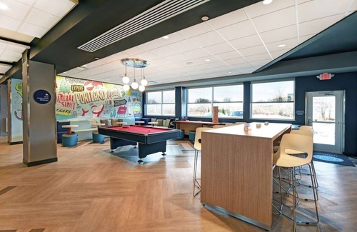 South Portland Haus | Enjoy Free Hot Breakfast & Pet-Friendly Rooms next to the Airport - 3 Units