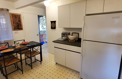 Hollyburn Haus | Enjoy in peace and a natural garden during your stay