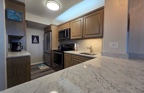 South Padre Island Eigentumswohnung | Enjoy the beautiful water views of the Gulf & Laguna Madre from your rental!