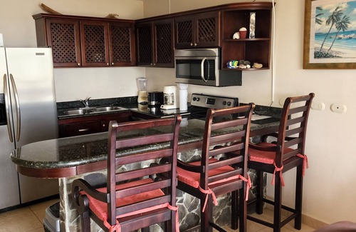 Barrio Los Villalobos Eigentumswohnung | Enjoy the beach view while sitting on the lanai