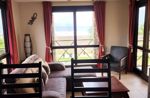 Barrio Los Villalobos Eigentumswohnung | Enjoy the beach view while sitting on the lanai