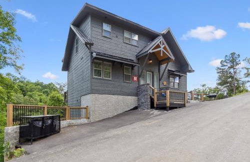 Sevierville Haus | Enjoy the "Calm On The Water" in a Relaxing Luxurious Pool Cabin on the Lake!