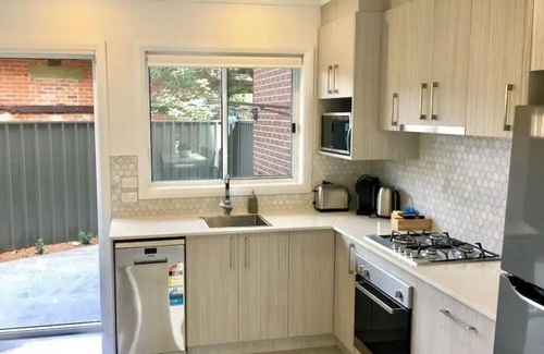 Wagga Wagga Wohnung | Enjoy the CBD in this NEW 2 bedroom townhouse located in a small complex!