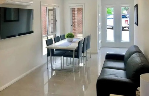 Wagga Wagga Wohnung | Enjoy the CBD in this NEW 2 bedroom townhouse located in a small complex!