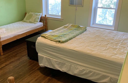 Mitiwanga Sonstige | Enjoy the View From this Charming Lakefront House in Private Park